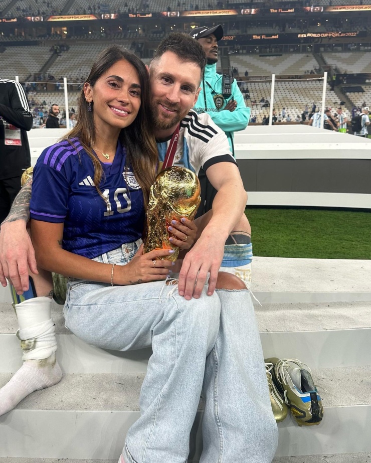 &nbsp;Antonela Roccuzzo và Messi.&nbsp;