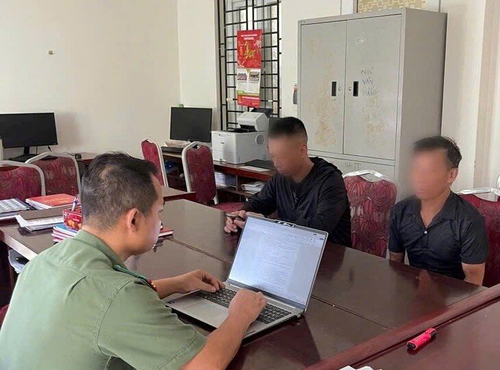 Công an phường Hải An xử phạt vi phạm hành chính 4,6 triệu đồng đối với hai bố con ông L.X.Đ. Ảnh: Cơ quan Công an.
