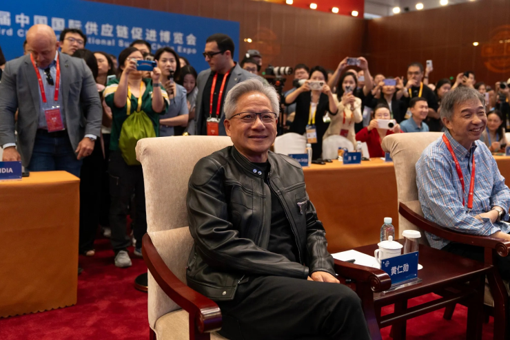 CEO Nvidia Jensen Huang thường xuất hiện trước công chúng cùng áo khoác da. Ảnh: Bloomberg