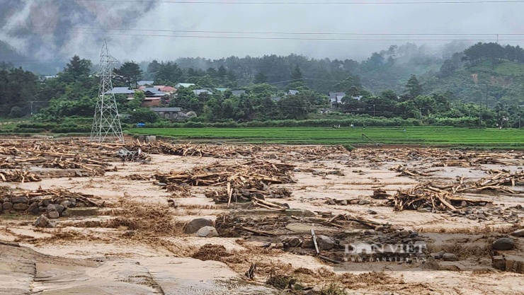 Theo người dân xã Mường Than (Lai Châu), đây là trận lũ lịch sử gây thiệt hại nặng nề nhất. Ảnh: Thanh Ngân.