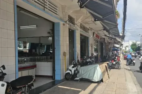 Cảnh tượng 'phố vàng' ở Mỹ Tho khi thương hiệu lớn đột ngột đóng cửa