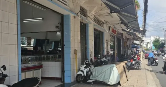 Cảnh tượng "phố vàng" ở Mỹ Tho khi thương hiệu lớn đột ngột đóng cửa