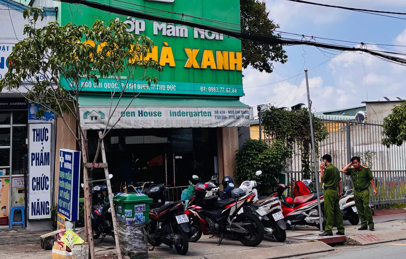 Hình ảnh lực lượng chức năng kiểm tra Trường mầm non Ngôi Nhà Xanh sáng 18/7.