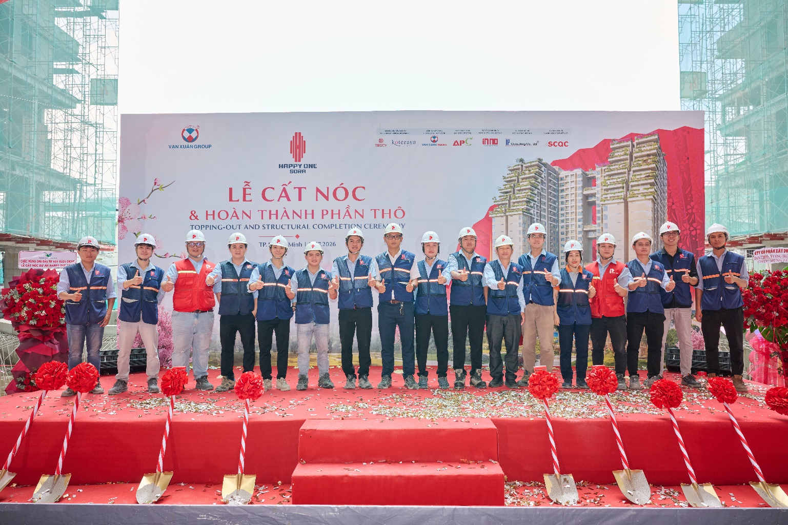 Khởi công từ cuối tháng 03/2025, hành trình nỗ lực không ngừng của Chủ đầu tư, các đơn vị tư vấn thiết kế, nhà thầu thi công, tư vấn giám sát và hàng trăm kỹ sư, công nhân trên công trường; Với trách nhiệm và sự đồng hành xuyên suốt, các đơn vị đã góp phần bảo đảm chất lượng, tiến độ cũng như an toàn lao động trong suốt quá trình hoàn thiện đến nay.