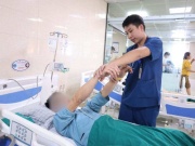 Đau đầu tự mua thuốc uống, người đàn ông nhập viện vì xuất huyết não