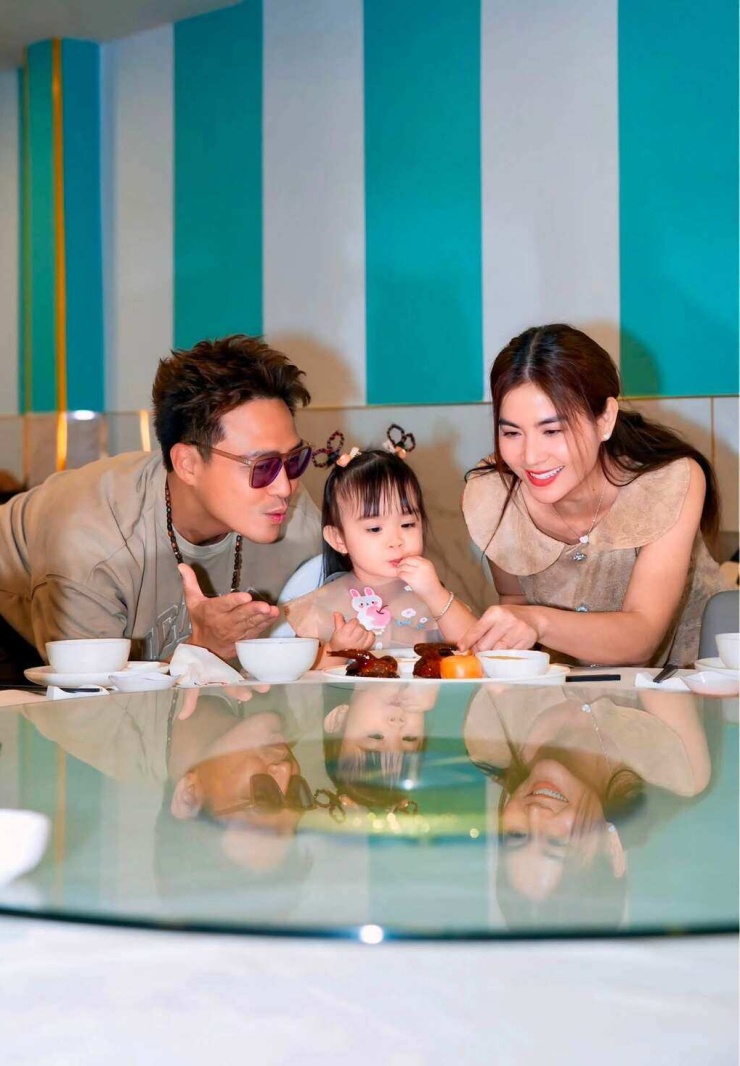 Ảnh sao 19/7: Hà Kiều Anh cùng con gái trải nghiệm khách sạn sang chảnh ở Anh - 6