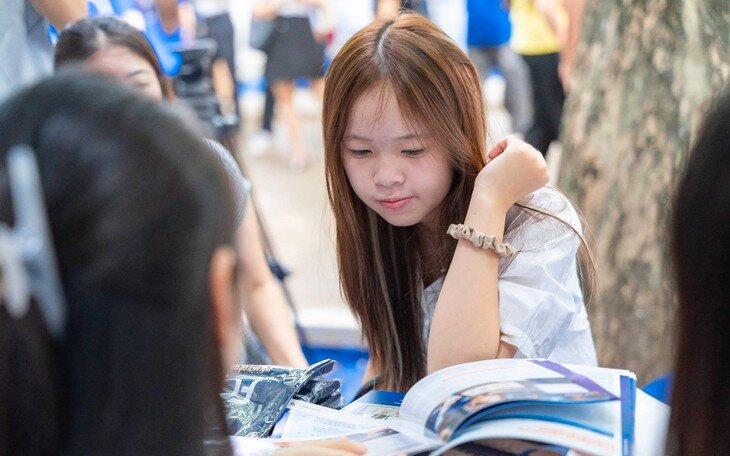Thí sinh tham gia một ngày hội tư vấn tuyển sinh đại học tại Hà Nội năm nay.