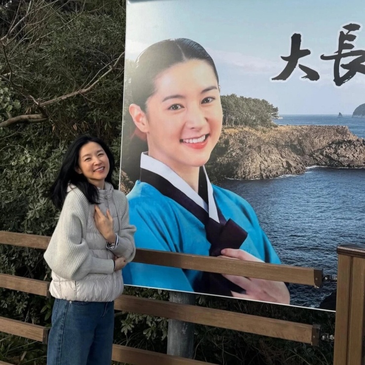 Lee Young Ae đến thăm lại nơi quay phim "Nàng Dae Jang Geum".&nbsp;