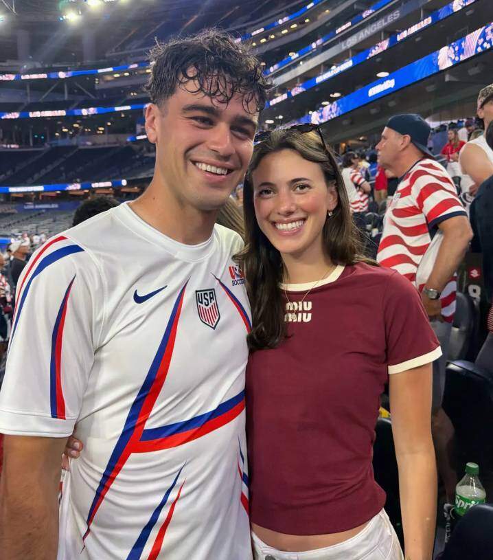 Gio Reyna bên vợ ở World Cup 2026. Ảnh: Instagram Chloe Reyna