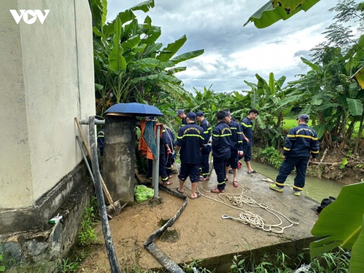 Vụ tai nạn ngạt khí trong quá trình vệ sinh bể chứa nước khiến một người tử vong, ba người bị thương.