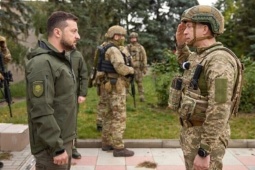 FT: Ông Zelensky sẵn sàng sa thải Tổng tư lệnh Syrsky với một điều kiện