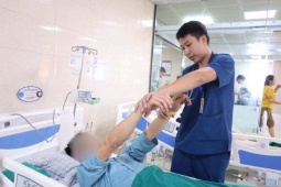 Đau đầu tự mua thuốc uống, người đàn ông nhập viện vì xuất huyết não