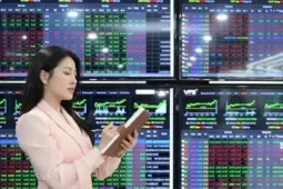 Sếp doanh nghiệp và người nhà 'đua' bắt đáy cổ phiếu