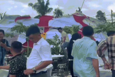 Lốc xoáy cuốn bay rạp cưới, chú rể Cần Thơ: 'Trong rủi có may'