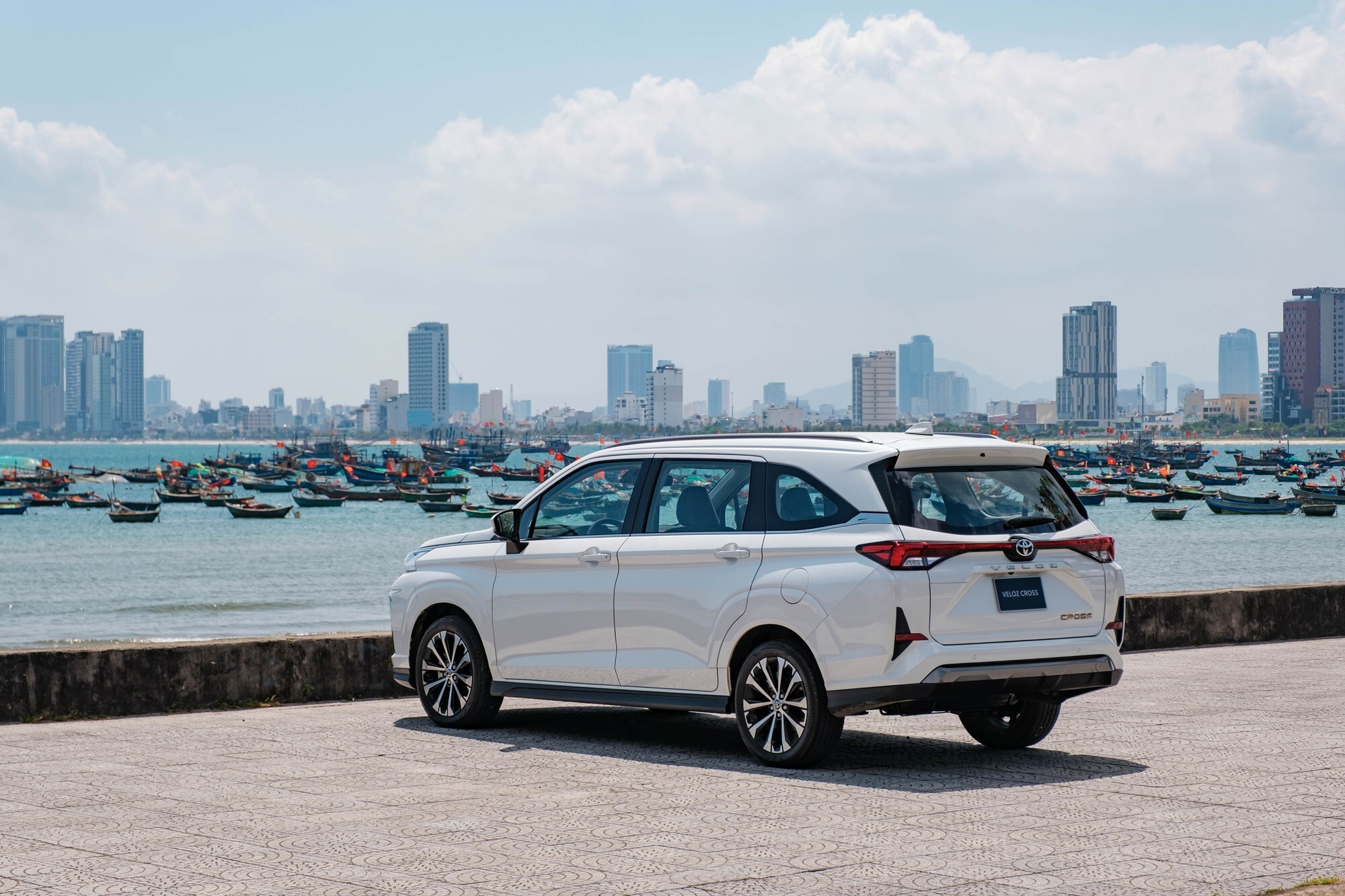 So sánh Toyota Veloz Cross và Innova Cross: MPV hiện đại hay bề thế? - 7
