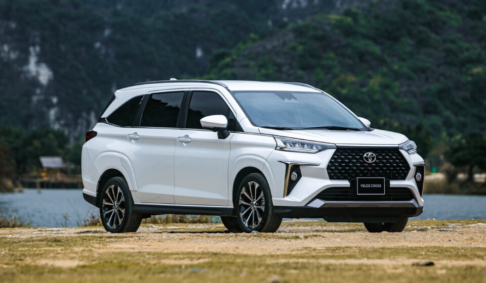 So sánh Toyota Veloz Cross và Innova Cross: MPV hiện đại hay bề thế? - 1