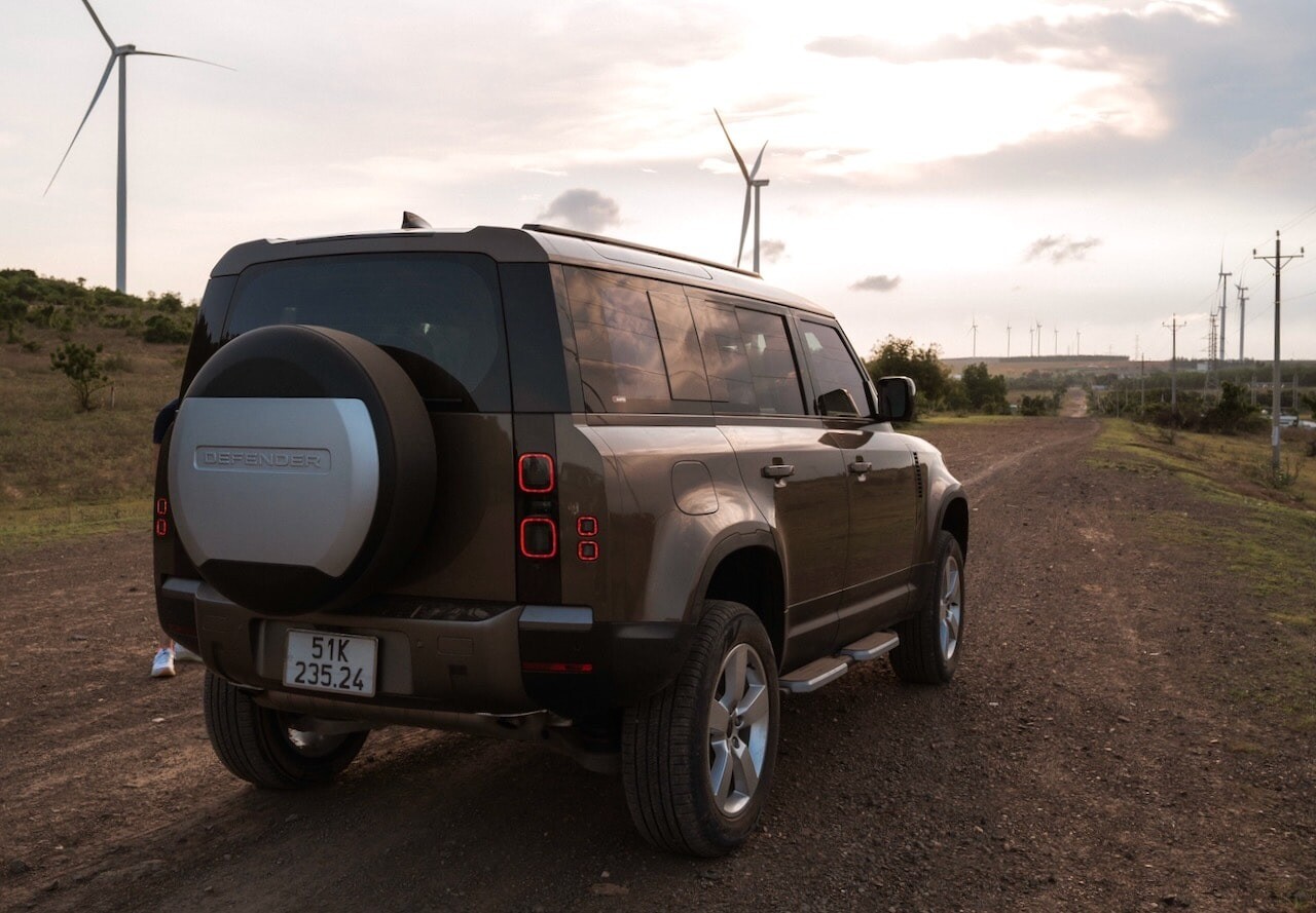 Defender là mẫu SUV mang đến cảm giác thể thao như crossover hiệu suất cao.
