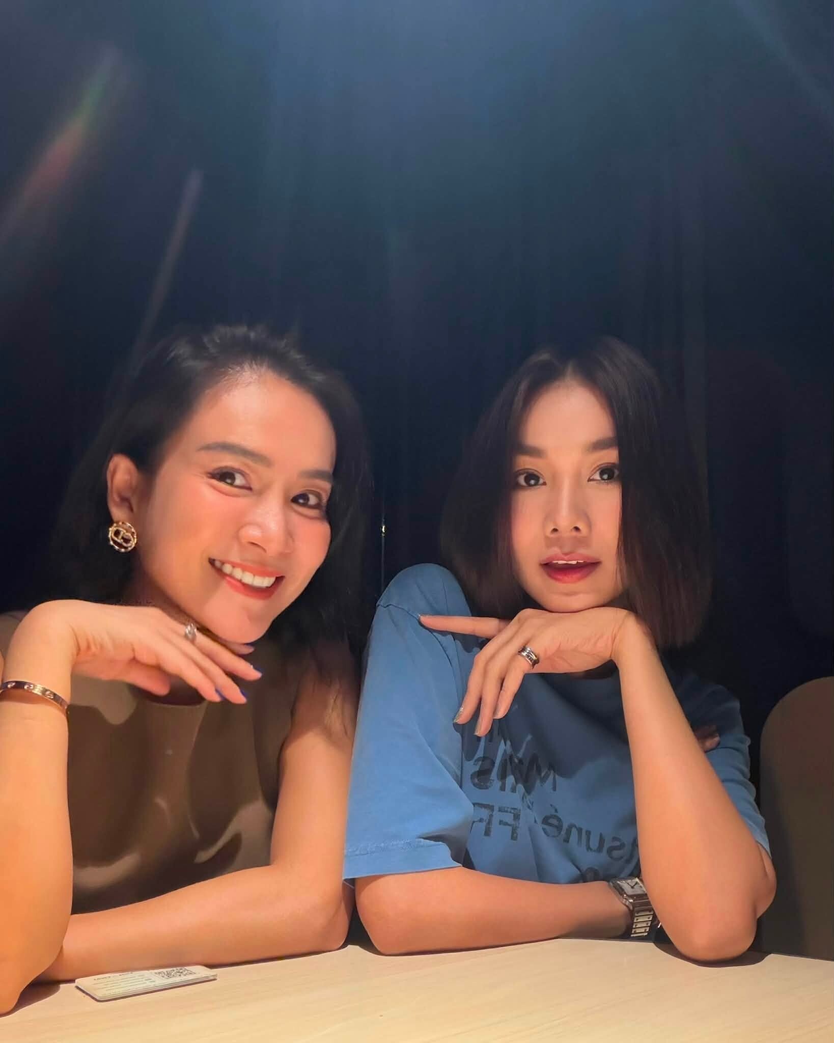 Thanh Hằng giản dị cá tính bên bạn thân Anh Thơ.