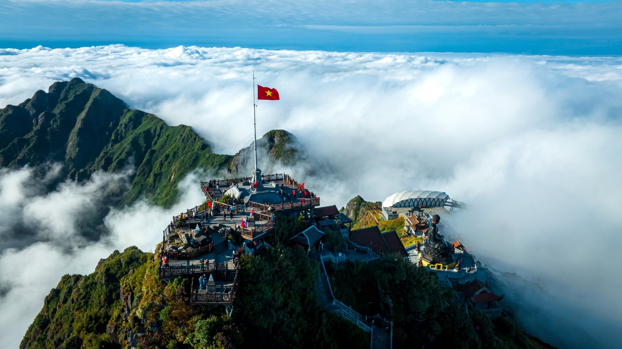Quần thể tâm linh trên đỉnh Fansipan.
