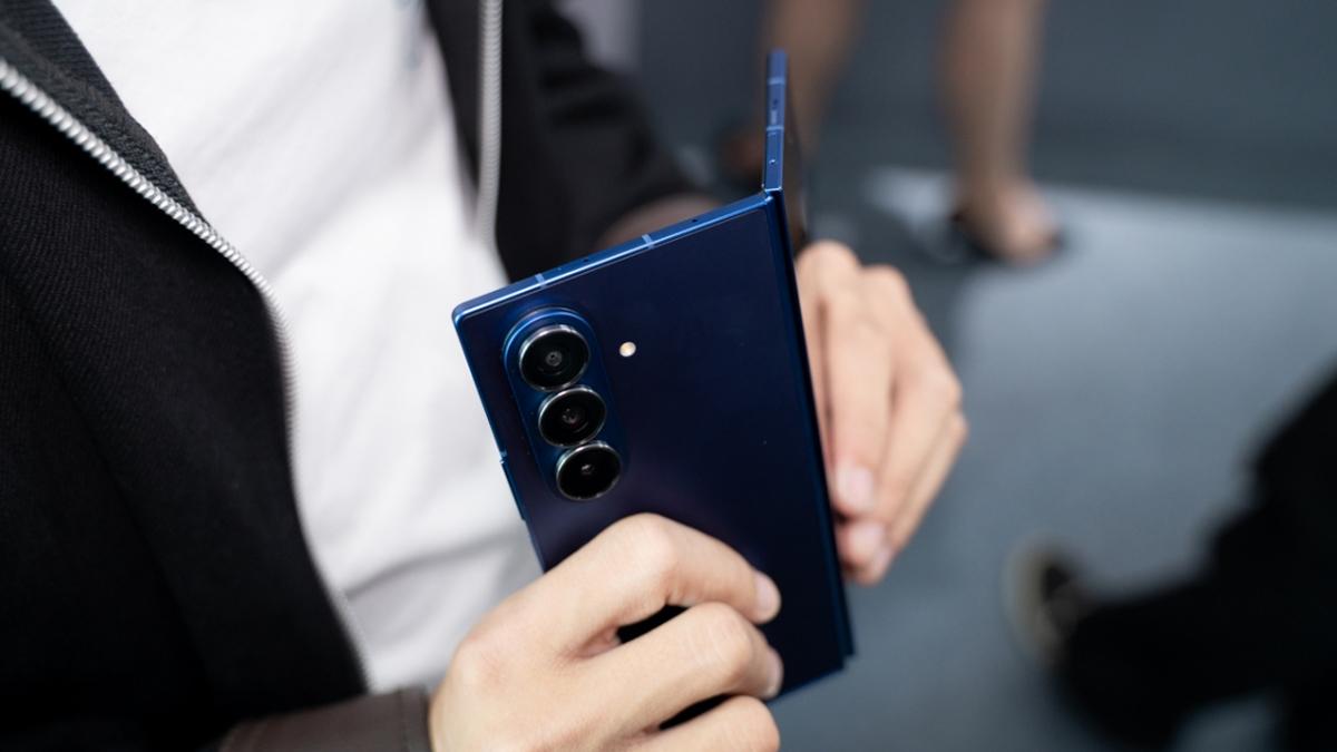 Thiết kế Z Fold7 cao cấp