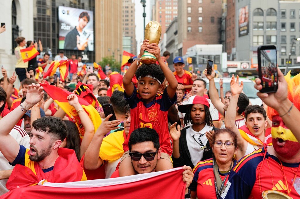 Triệu fan Tây Ban Nha mở hội: "Nổ tung" vì Torres ghi bàn hạ gục Argentina - 25