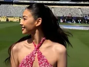 Vì sao mỹ nhân 'Trò chơi con mực' được hộ tống rương đựng cúp vàng?