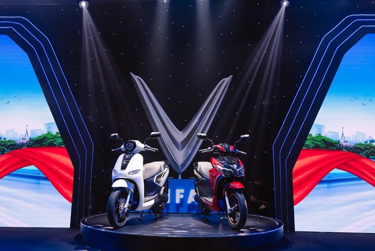 VinFast trình làng bộ đôi xe máy điện Kinet và Kyo, đi tới 160 km/lần sạc