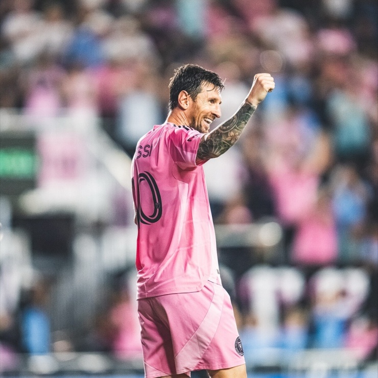 Loạt hình xăm thể hiện tình yêu gia đình của Messi - 1