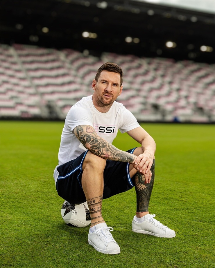 Loạt hình xăm thể hiện tình yêu gia đình của Messi - 8