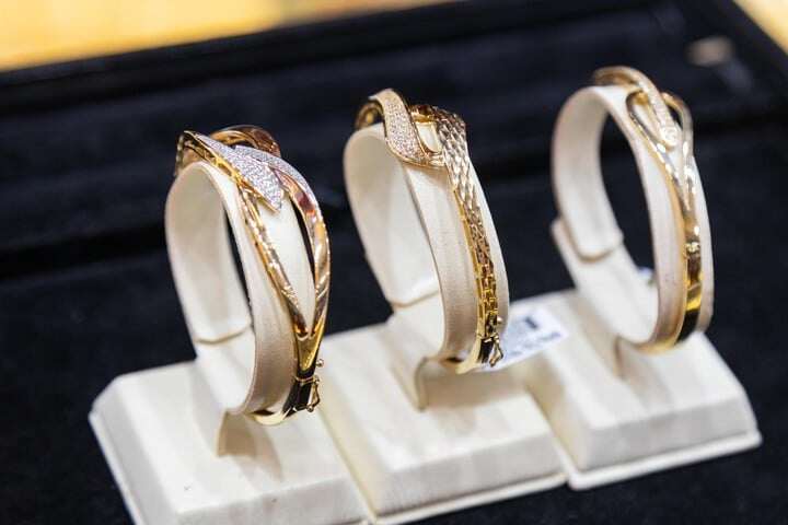 Giá vàng quay đầu đi xuống, mất mốc 4.000 USD/ounce. (Ảnh: Minh Đức).