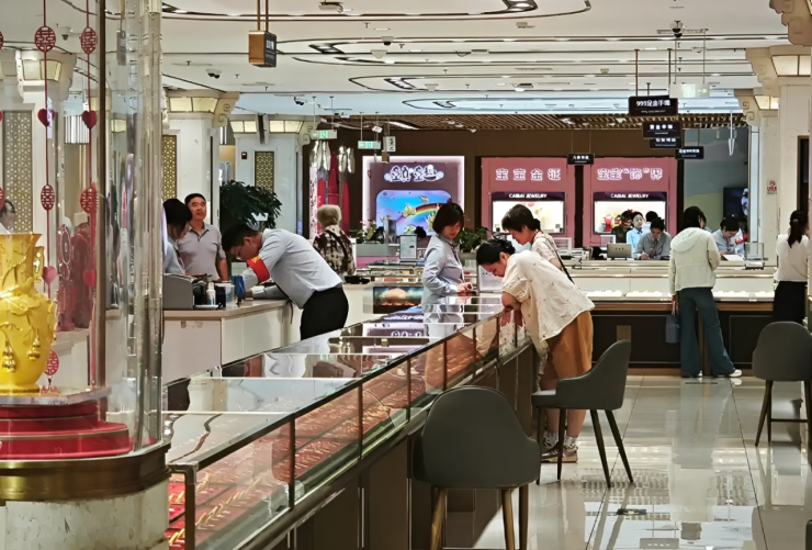 Các chuyên gia dự báo giá vàng nửa cuối năm có thể sẽ ‘yếu tạo đáy trong quý III và phục hồi ổn định trong quý IV’. Ảnh: Baidu