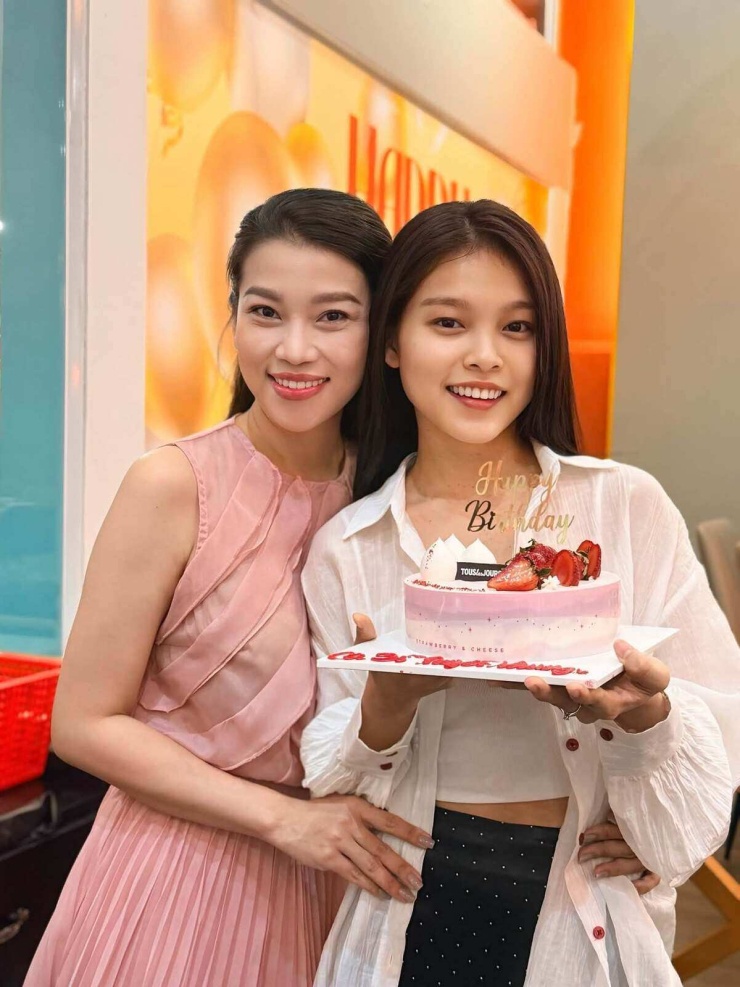 Ảnh sao 20/7: Chồng Bảo Trúc khoe hai con tuổi teen trong đám cưới - 2