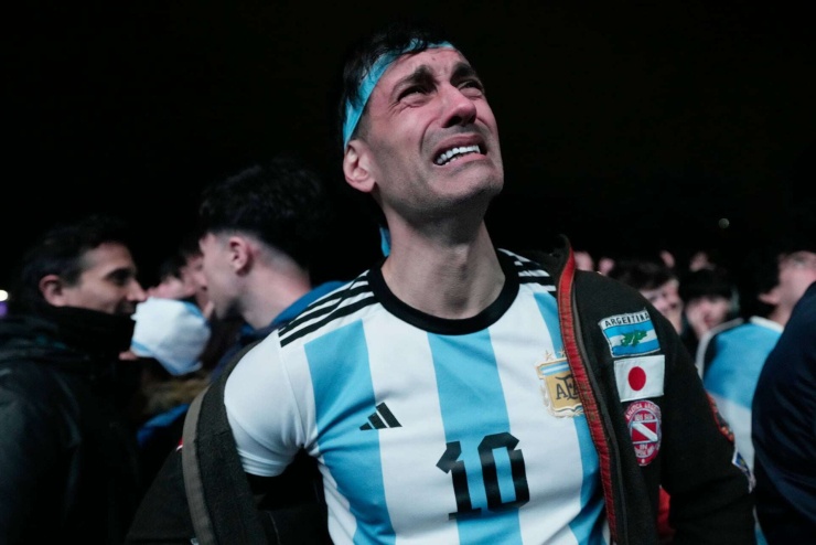Giọt nước mắt của CĐV Argentina. Ảnh: AP.