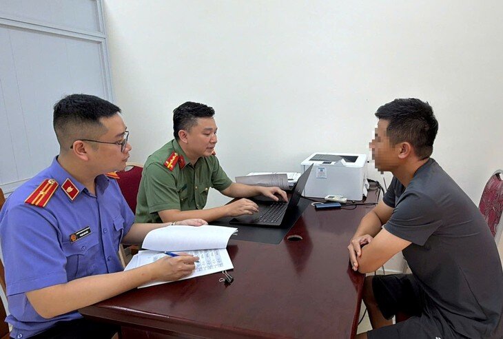 Đối tượng Đ.V.Q làm việc tại cơ quan Công an. Ảnh: Cơ quan Công an