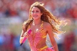 Shakira, Ronaldo 'béo' đốt nóng khán đài 80.000 người ở chung kết World Cup