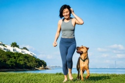 Sau tuổi 45, nên đi bộ trước hay sau bữa ăn để giảm mỡ bụng?