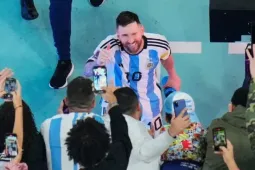 Tổng thống Argentina trao quyền quyết định ngày nghỉ lễ quốc gia cho Messi và đồng đội