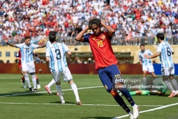 Rực lửa Tây Ban Nha đấu Argentina: Yamal phung phí, Messi thở phào