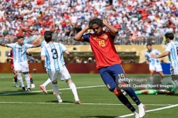 Rực lửa Tây Ban Nha đấu Argentina: Yamal phung phí, Messi thở phào