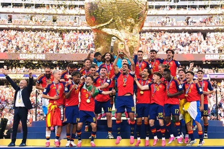 Trực tiếp Tây Ban Nha rước cúp vô địch World Cup: "Bó tót" lên máy bay về Madrid