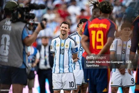 Tây Ban Nha quá vô đối ở World Cup, Argentina hết may & Messi hết phép