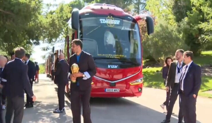 Tây Ban Nha rước cúp vô địch World Cup: Rodri tri ân người hùng Torres, cái kết hoành tráng - 14
