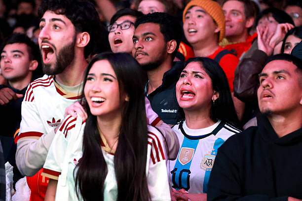 Triệu fan Tây Ban Nha mở hội: "Nổ tung" vì Torres ghi bàn hạ gục Argentina - 19
