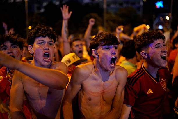 Triệu fan Tây Ban Nha mở hội: "Nổ tung" vì Torres ghi bàn hạ gục Argentina - 10