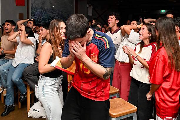 Triệu fan Tây Ban Nha mở hội: "Nổ tung" vì Torres ghi bàn hạ gục Argentina - 20