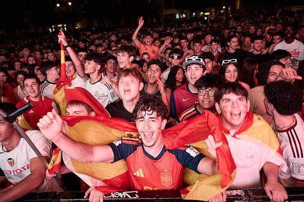Triệu fan Tây Ban Nha mở hội: "Nổ tung" vì Torres ghi bàn hạ gục Argentina - 12