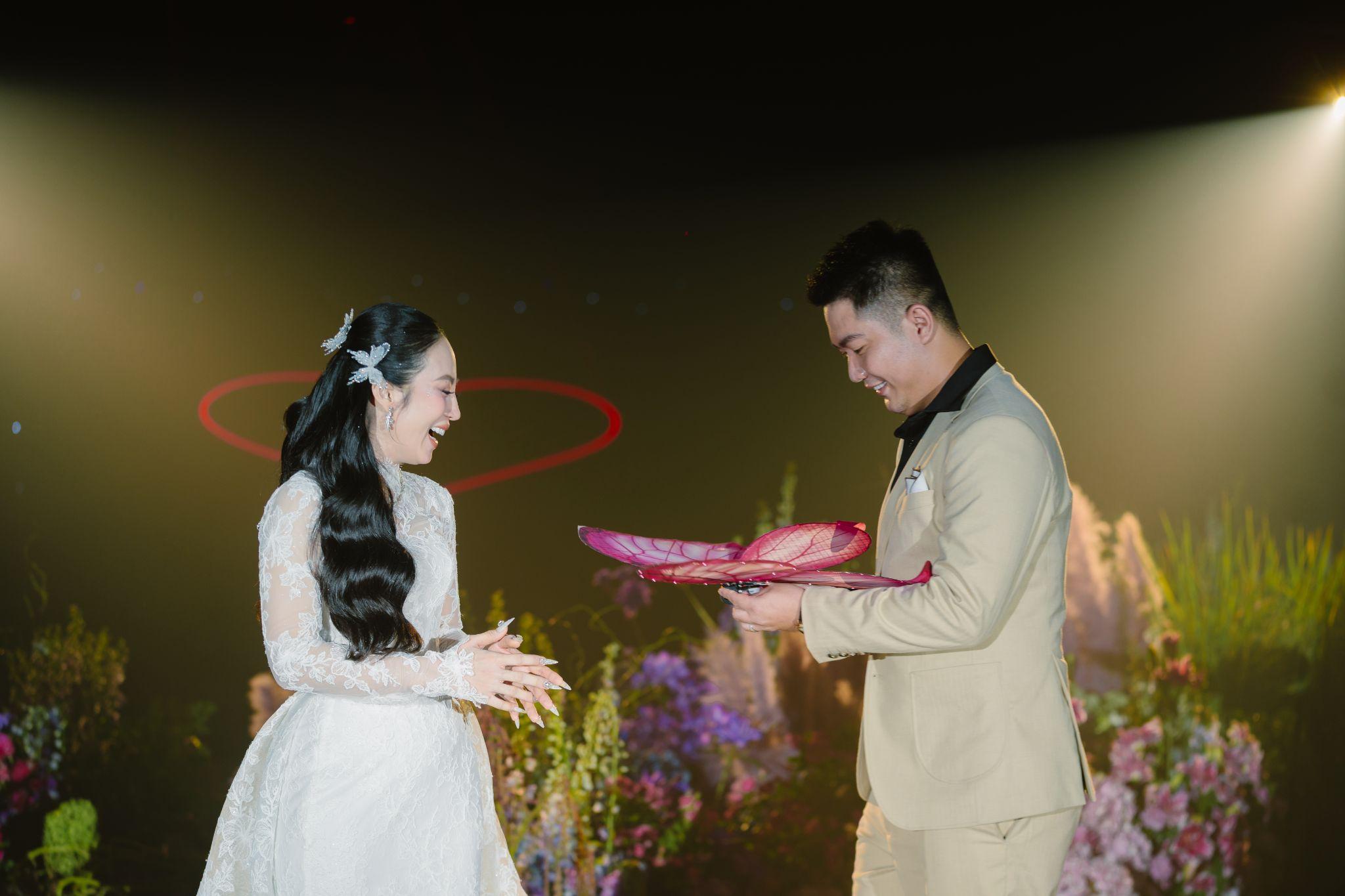 Phan Trực và Ngọc Huyền cùng nhìn lại hành trình đã qua và cảm ơn người bạn đời luôn bên cạnh.