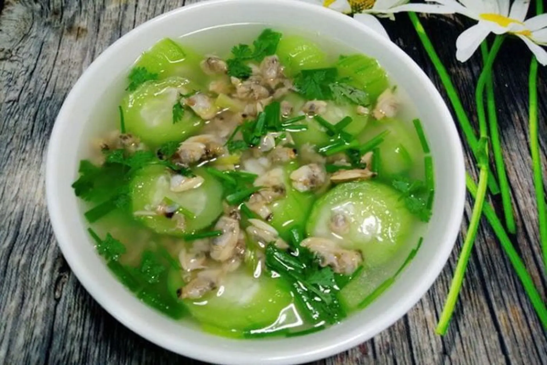 Canh mướp - món ăn giàu dưỡng chất cho mẹ sau sinh