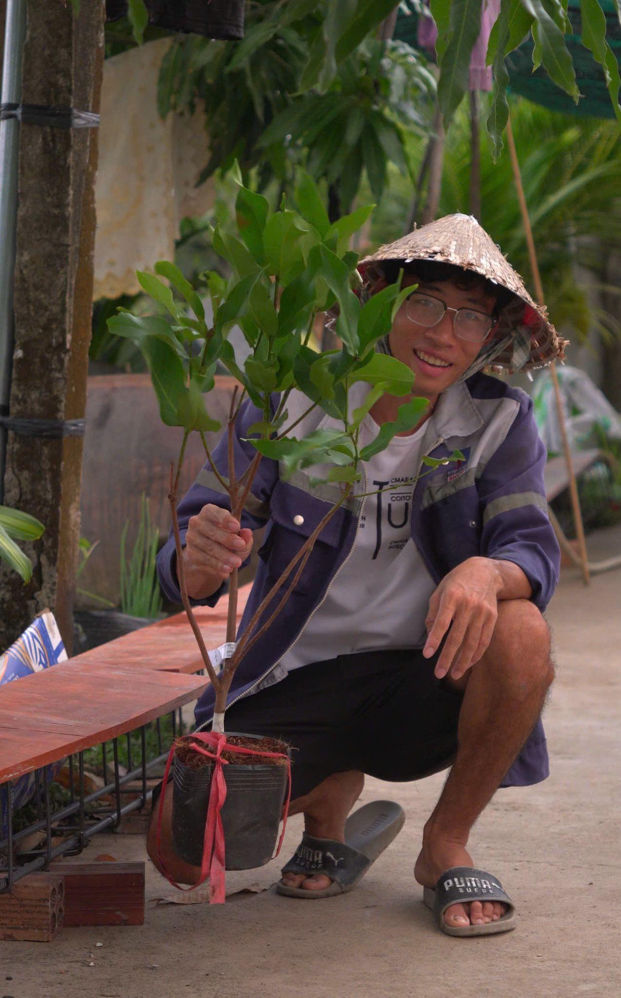 Nguyễn Ngọc Hiển, chàng trai từ bỏ phố về quê sống với những điều giản dị. Ảnh: NVCC