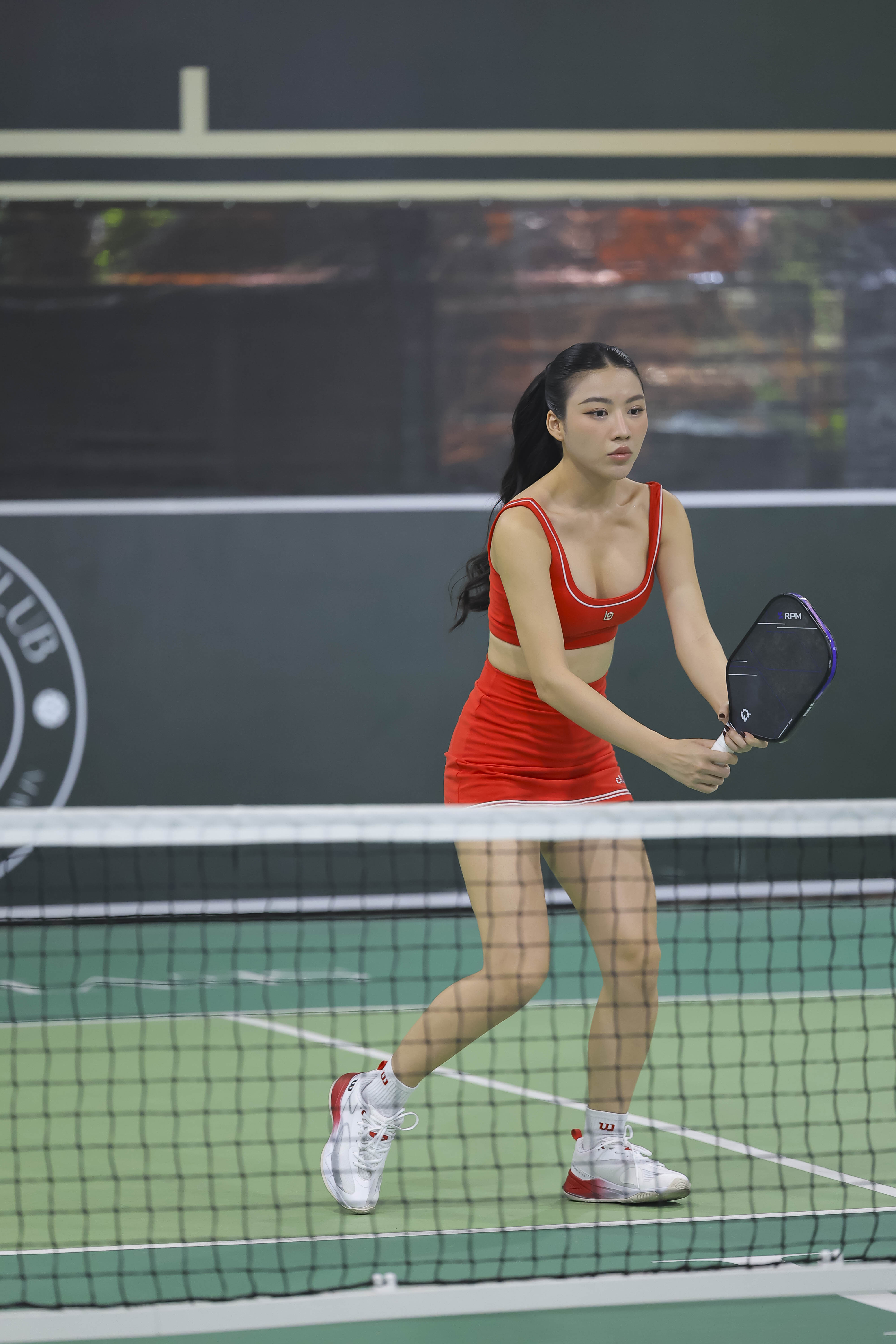 Người đẹp Trà Ngọc Hằng vén váy thi đấu, dàn hot girl khuấy đảo giải pickleball có Quang Dương - 3
